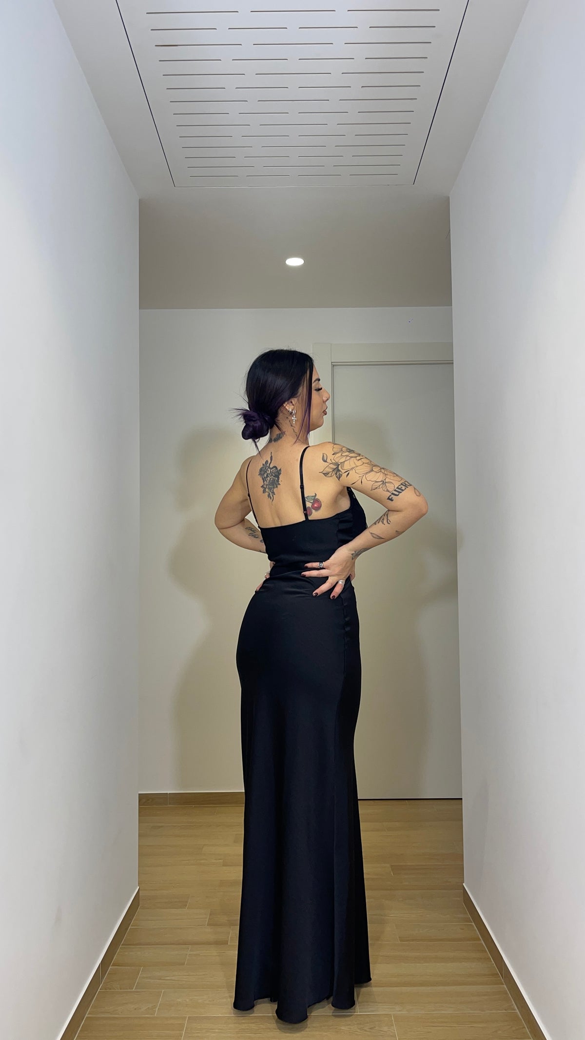 Abito lungo elegante con coppe in pizzo