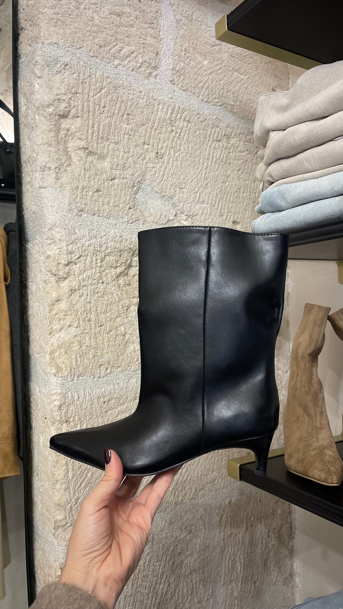 Stivaletto Donna a Punta in Ecopelle Nera