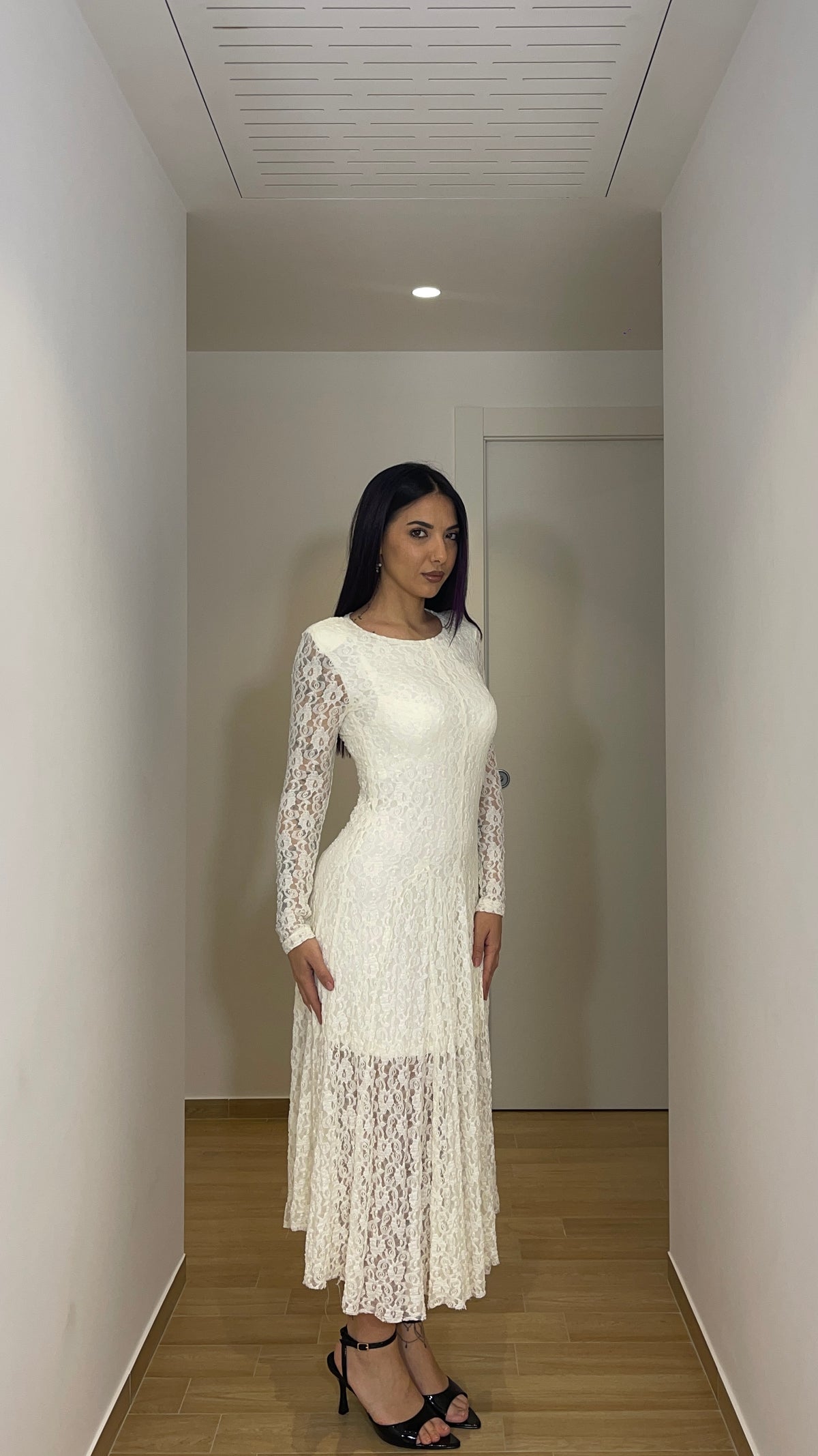 Abito lungo in pizzo beige
