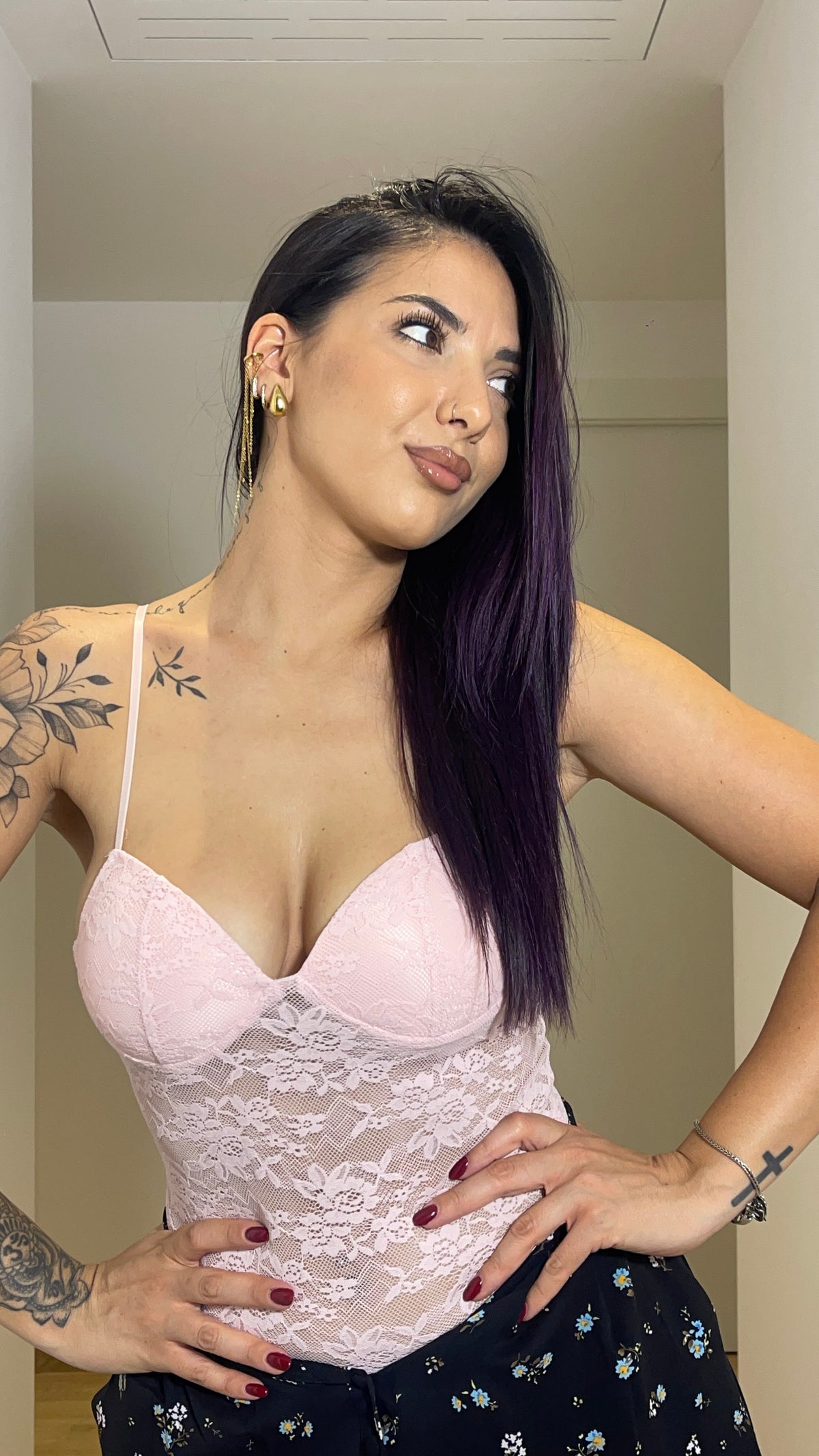 Top in pizzo con coppe