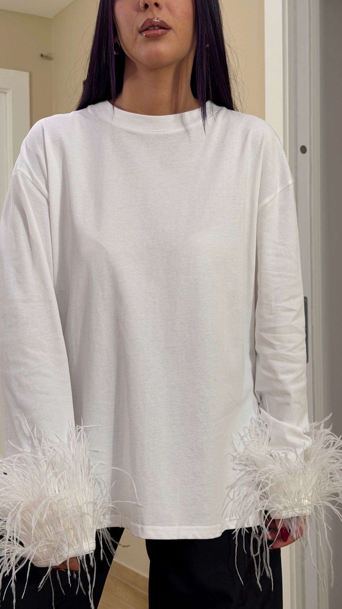 Maglia bianca con piume