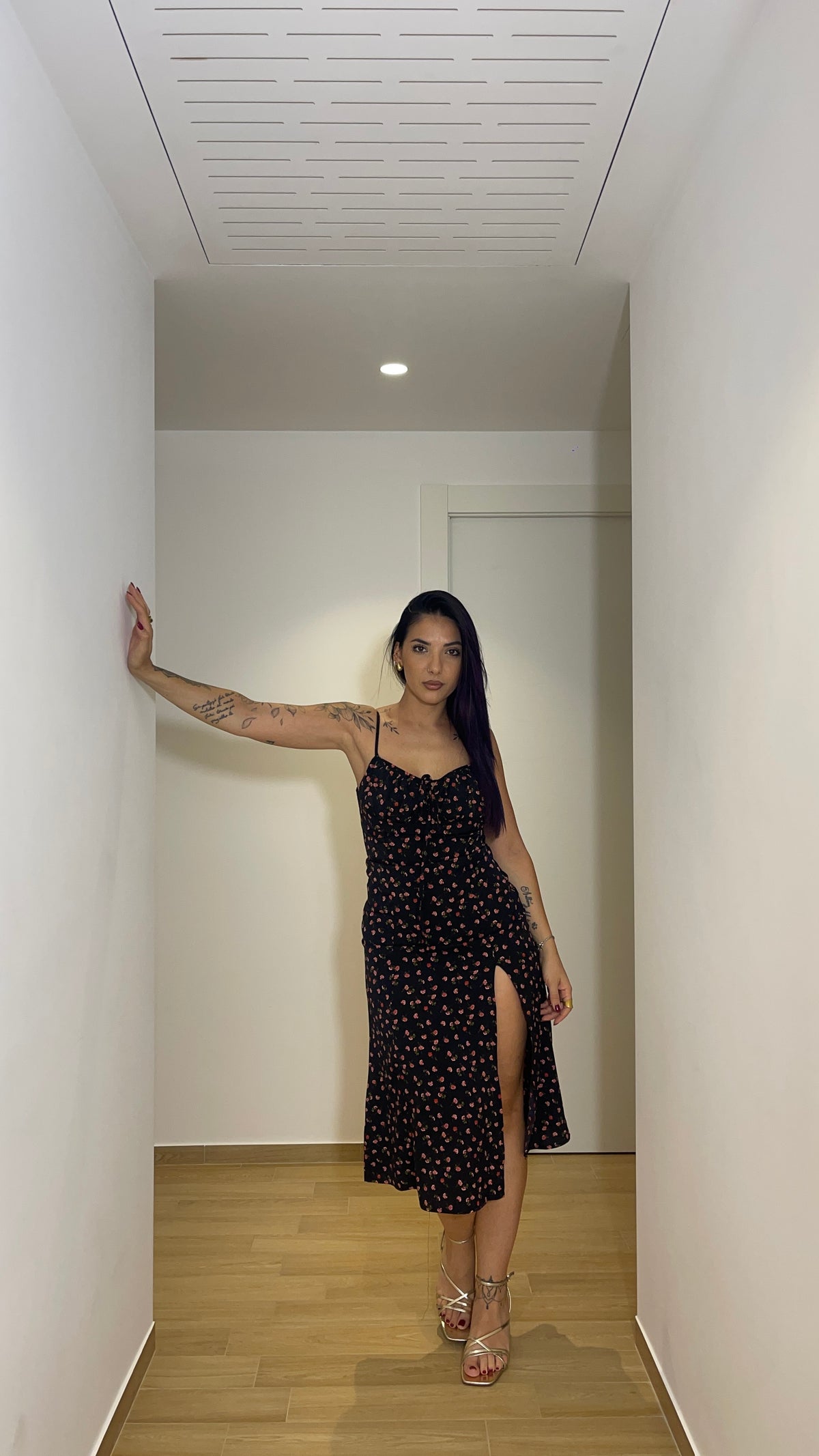 Abito midi a fiori con spacco